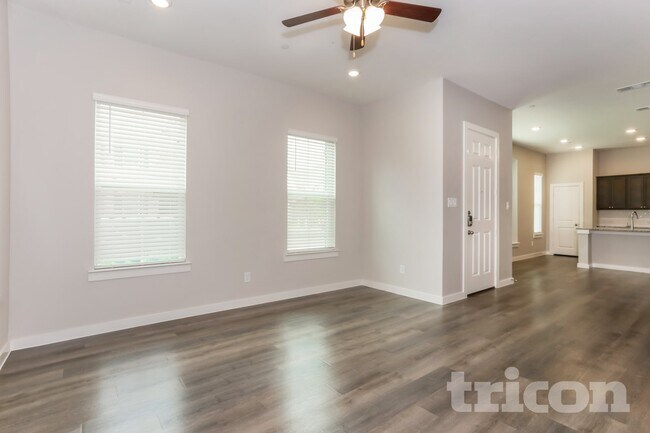 Building Photo - 1038 Fallgate Dr