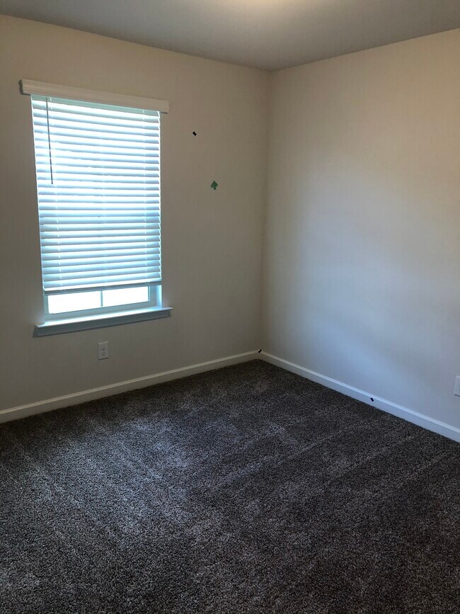 Building Photo - 28408 Longfellow Ln