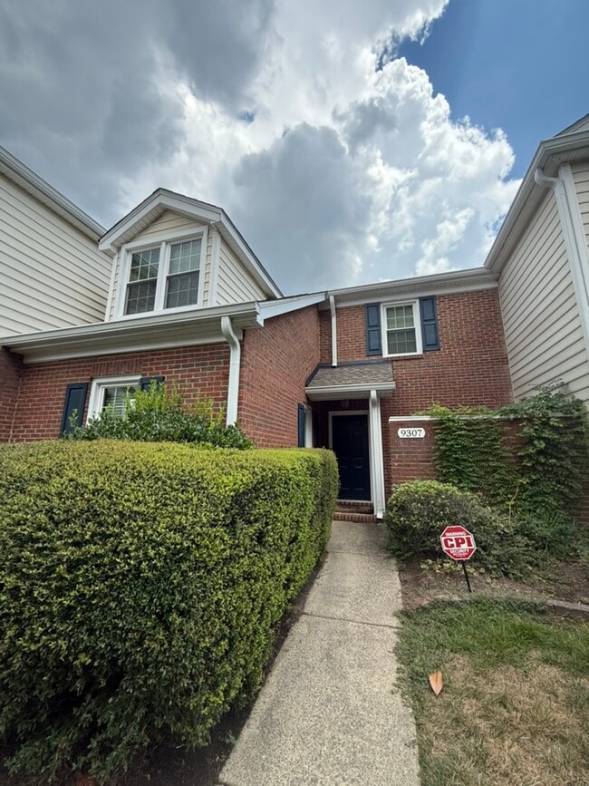 Building Photo - 9307 Kings Falls Dr