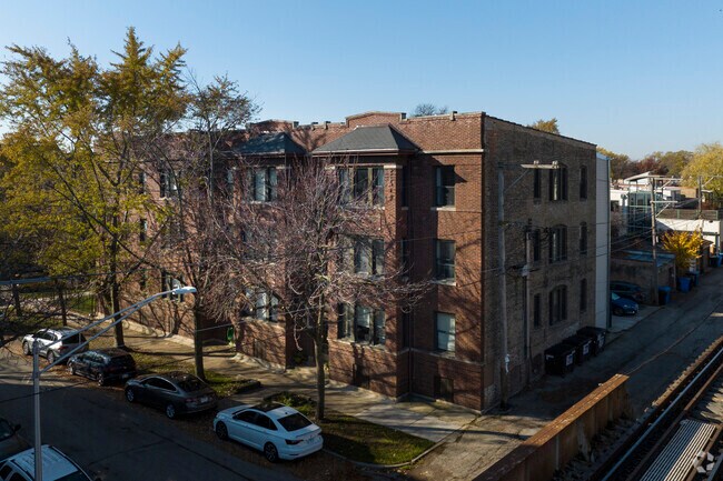 Building Photo - 2500-2502 W Eastwood Ave