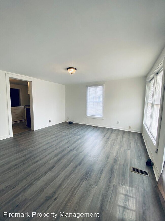 Building Photo - 3 br, 1 bath House - 209 E. 16th Street