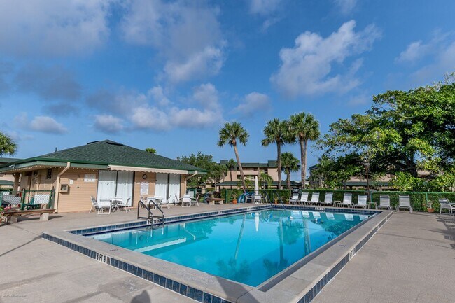 Building Photo - CLOSE DOWNTOWN PUNTA GORDA. GROUND FLOOR U...