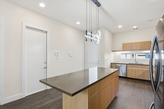 Building Photo - 5519 Paraiso Pl
