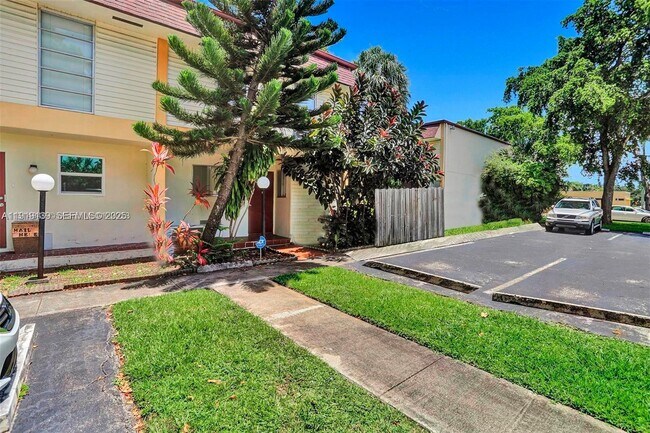 Building Photo - 2701 N 34th Ave