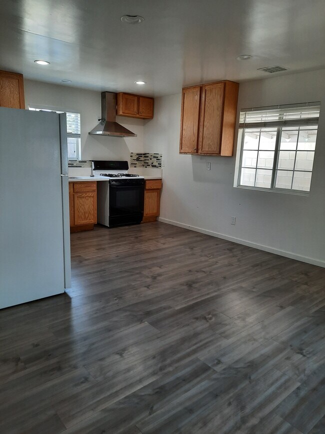 Kitchen area - 5837 Riverton Ave