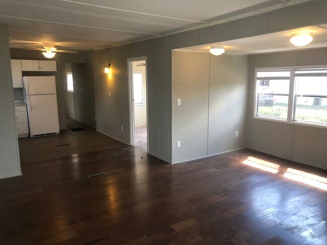Building Photo - Nice 3 bedroom 1 bath mobile home with ope...