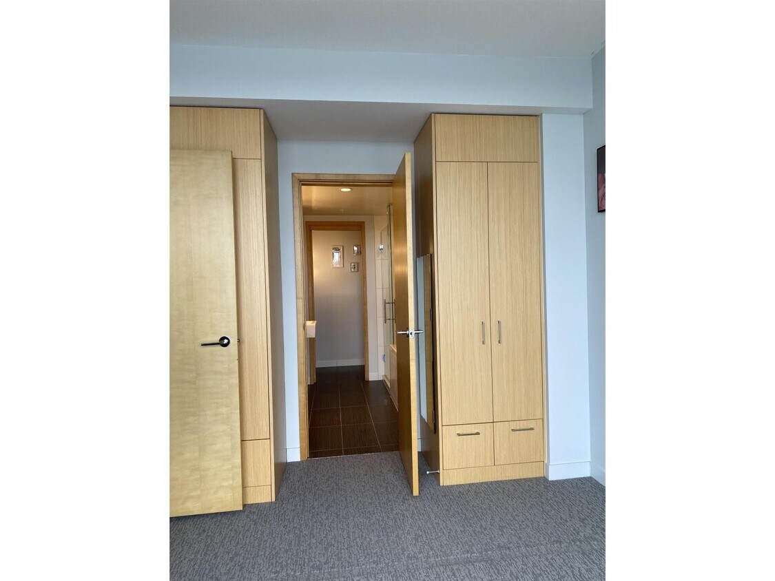 Photo du bâtiment - 13495 CENTRAL 2004