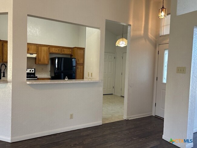 Building Photo - 4804 Shawn Dr