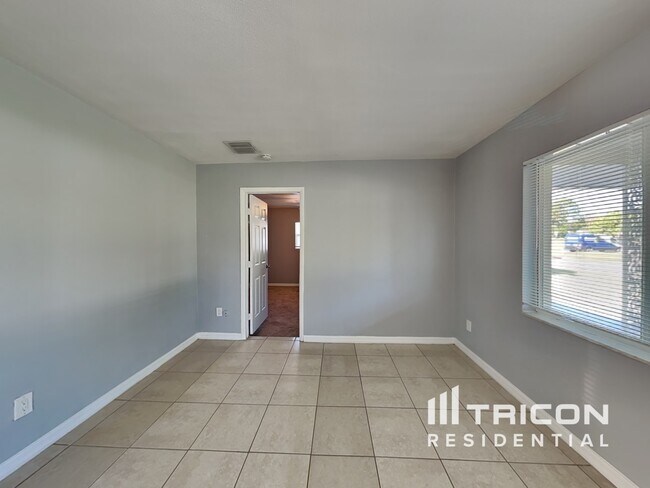 Building Photo - 2529 Brentwood Drive Clearwater FL