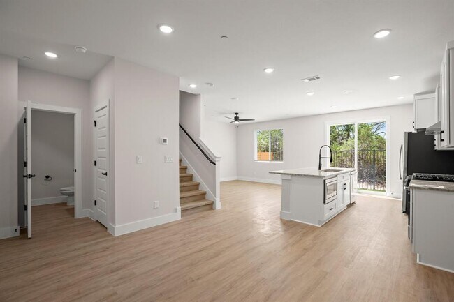 Building Photo - 5502 Mobeetie Lp