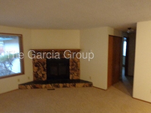 Building Photo - Beaverton Duplex