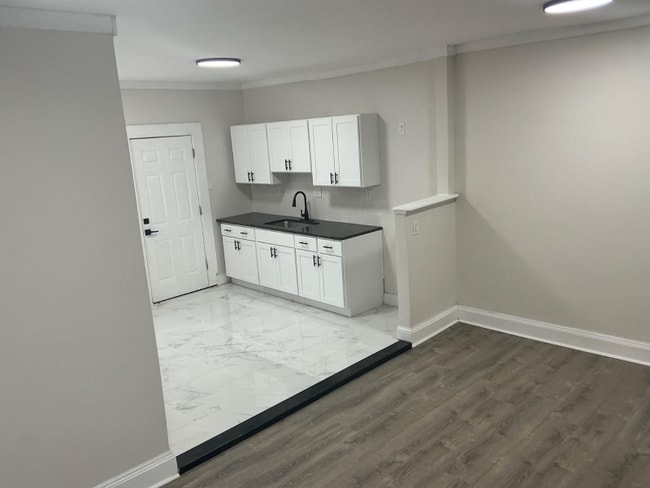 Building Photo - 1970 E 71st St