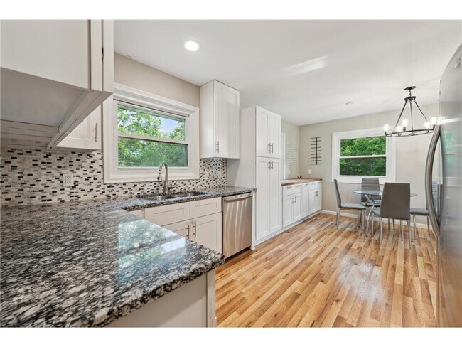 Building Photo - 13404 Wentworth Ave