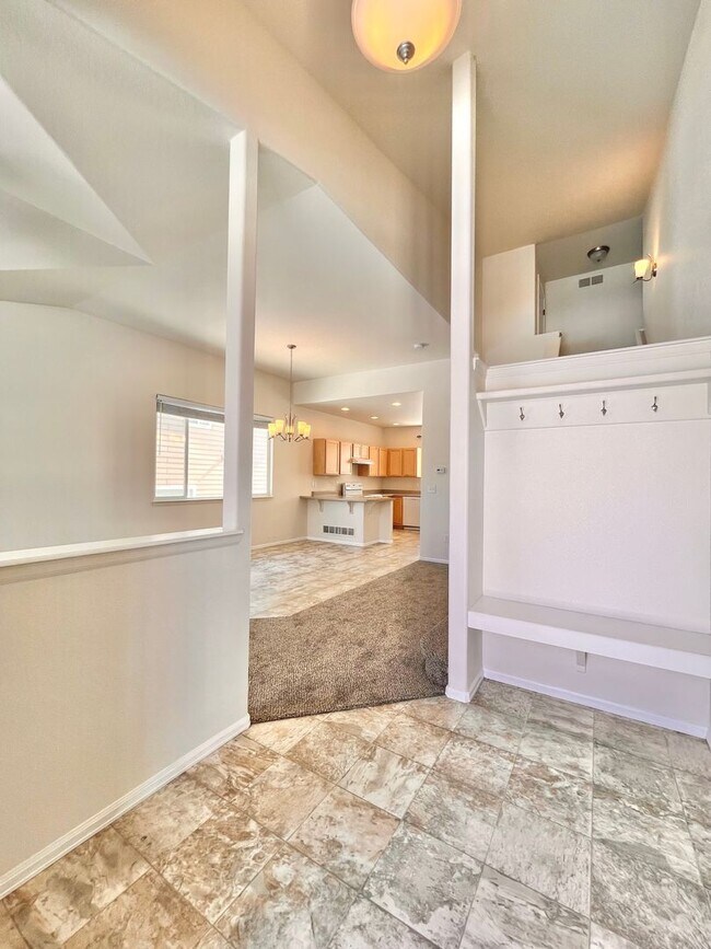 Foto del edificio - Spacious 3 Bedroom, 2.5 Bathroom Just South of Loveland