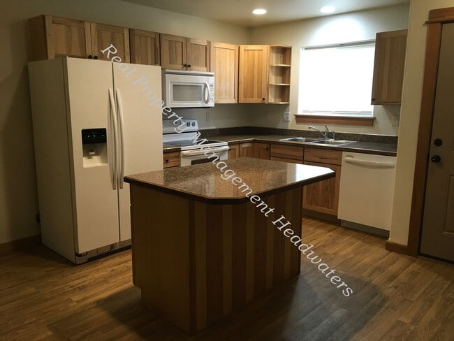 Building Photo - Linden 1408-1410