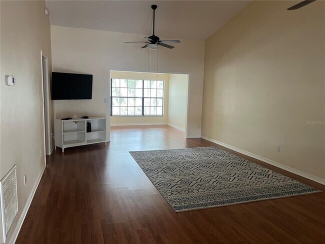 Foto del edificio - 2155 Elm St