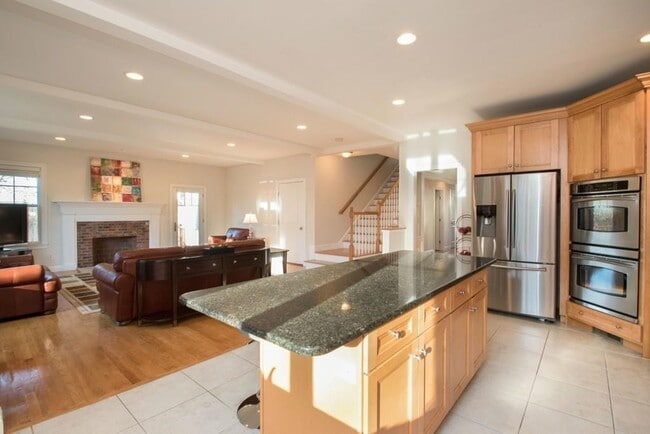 Building Photo - 15 Cider Mill Ln