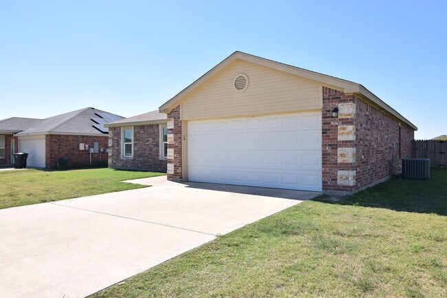 Building Photo - 3110 Rockwall Dr