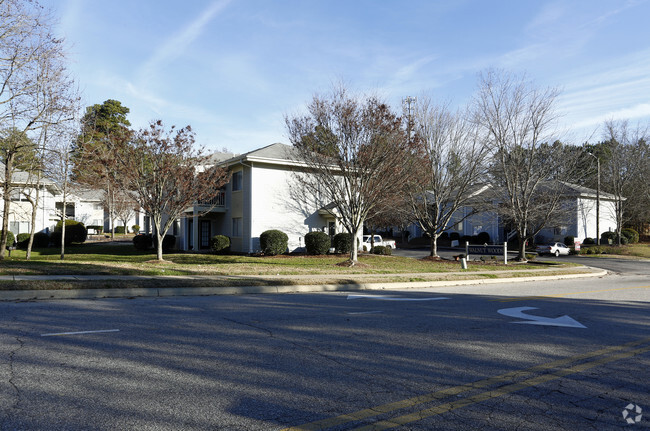 Foto del edificio - Walnut Woods Apartments