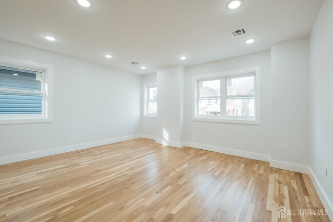 Foto del edificio - 90 Hollywood Ave