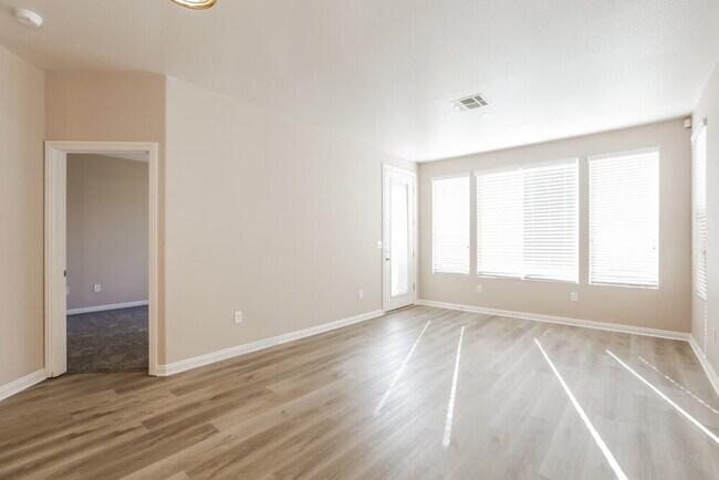 Foto del edificio - 10223 Villa ARCENO Ave