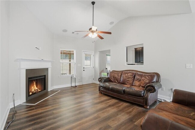 Building Photo - 612 Stevens Pl