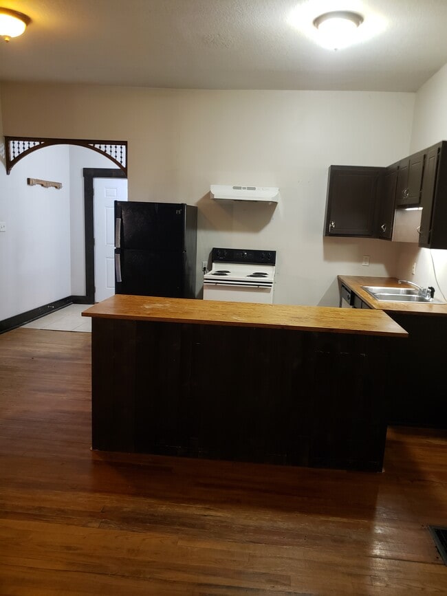 Building Photo - 1422 Coker Ave