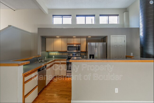 Building Photo - 3835 Northbrook Dr