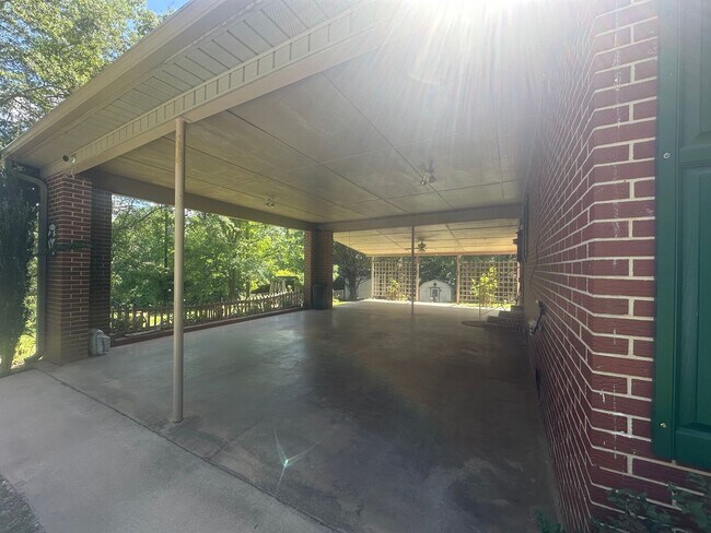 Foto del edificio - Secluded 3BR/2BA Home in Heflin – Lawncare...