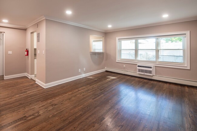 Interior Photo - Hickory Manor: In-Unit Washer & Dryer, Heat, Water & Gas Included, Fitness Center, Sauna, and Bar...