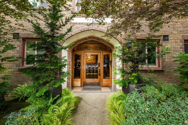 Foto del edificio - 2203 Yale Ave. E.