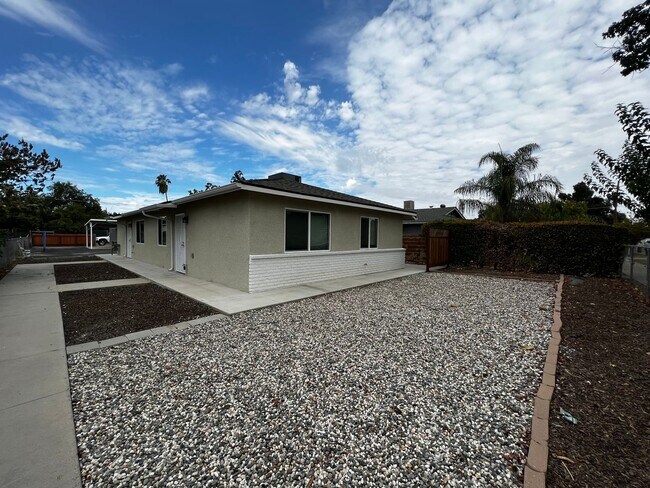 Building Photo - 717 Faller Ave