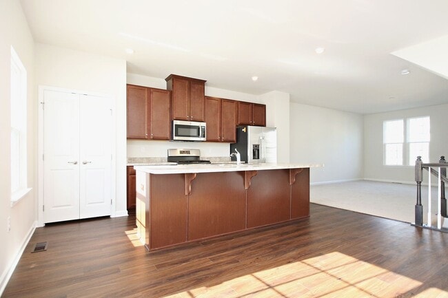 Building Photo - Move-In Ready Riverwood Townhome — Minutes to NGIC, UVA North Fork & CHO Airport