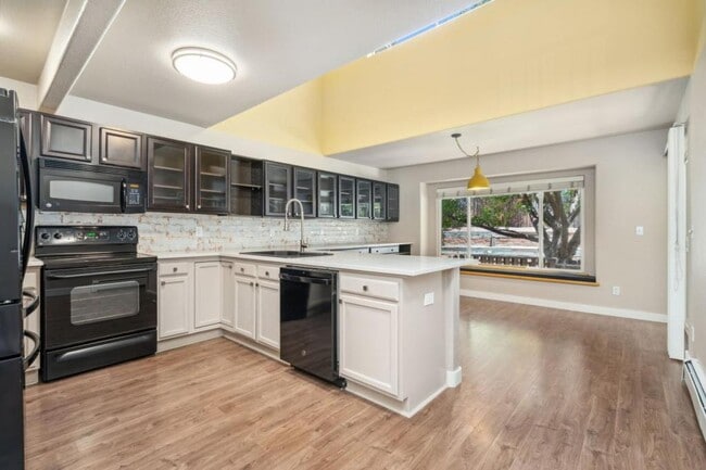 Photo - 226 S 3rd St Townhome