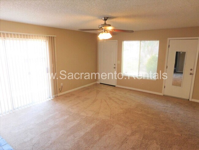 Foto del edificio - Very Nice Foothill Farms 2bd/1ba Duplex wi...