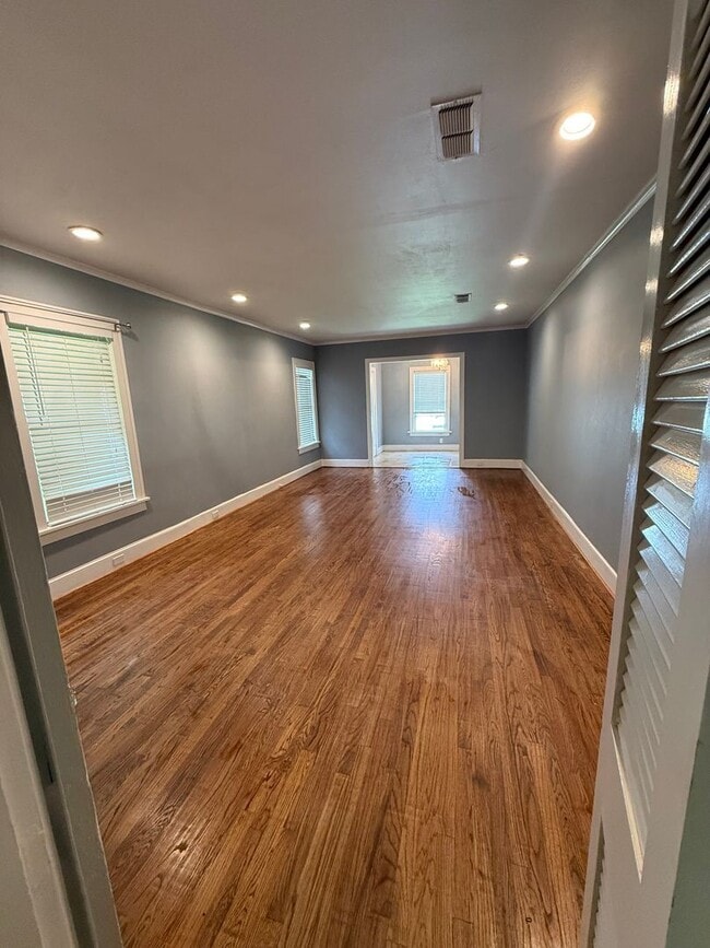 Building Photo - Charming South Highlands Home with Multiple Living Areas