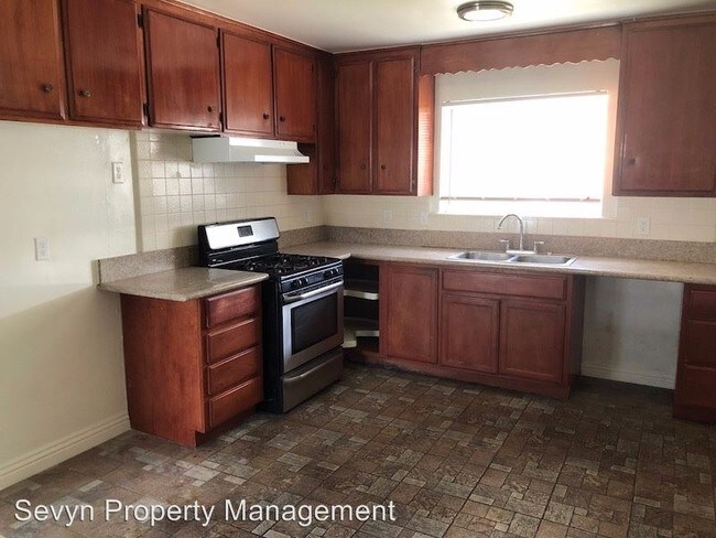 Building Photo - 4 br, 2 bath House - 8262 Tamarind Ave