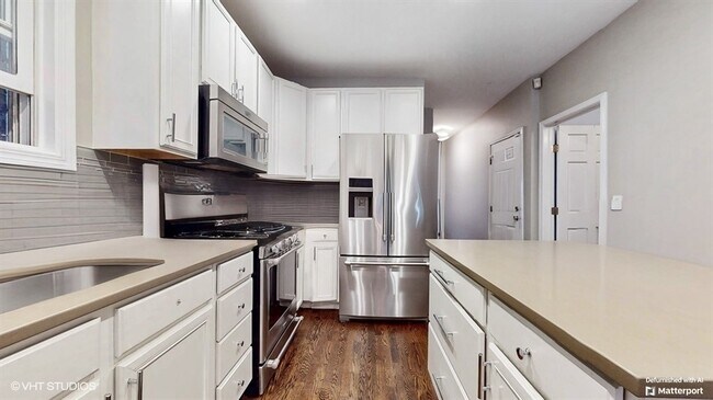 Building Photo - 3540 N Reta Ave