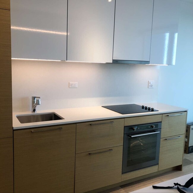 Photo du bâtiment - 13438 Central Ave