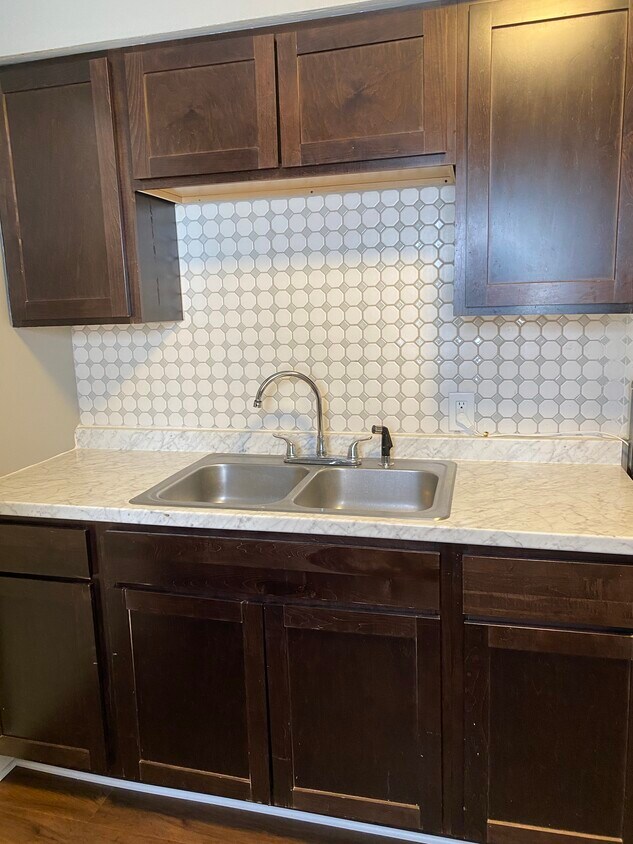 Primary Photo - 1290 E 18th Ave