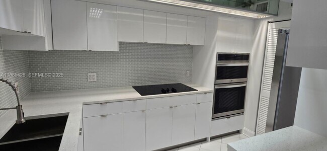 Foto del edificio - 2843 S Bayshore Dr