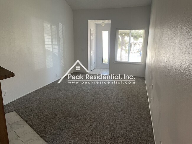 Building Photo - Spacious Fair Oaks 2bd/1ba Duplex with 1 C...