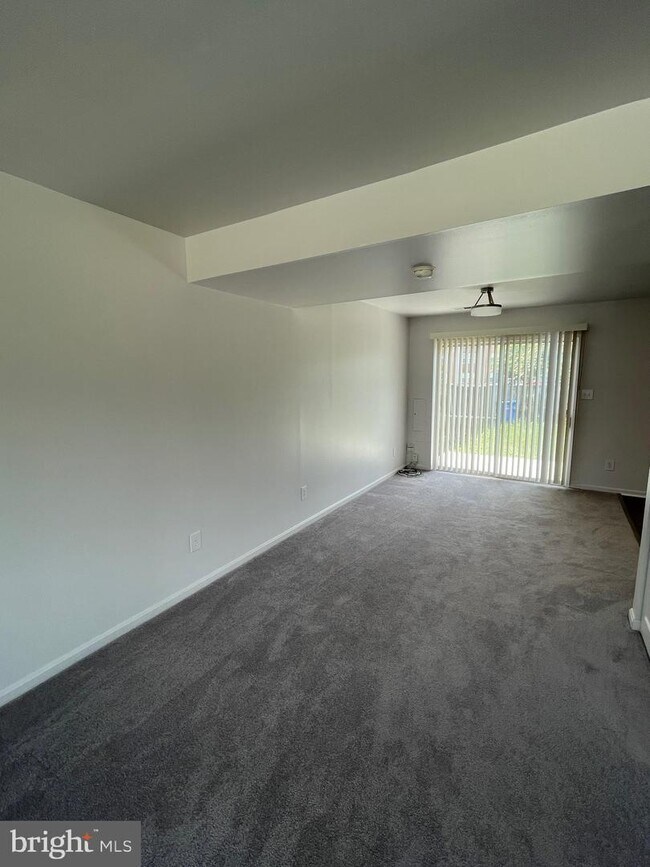 Foto del edificio - 325 Goose Creek Dr