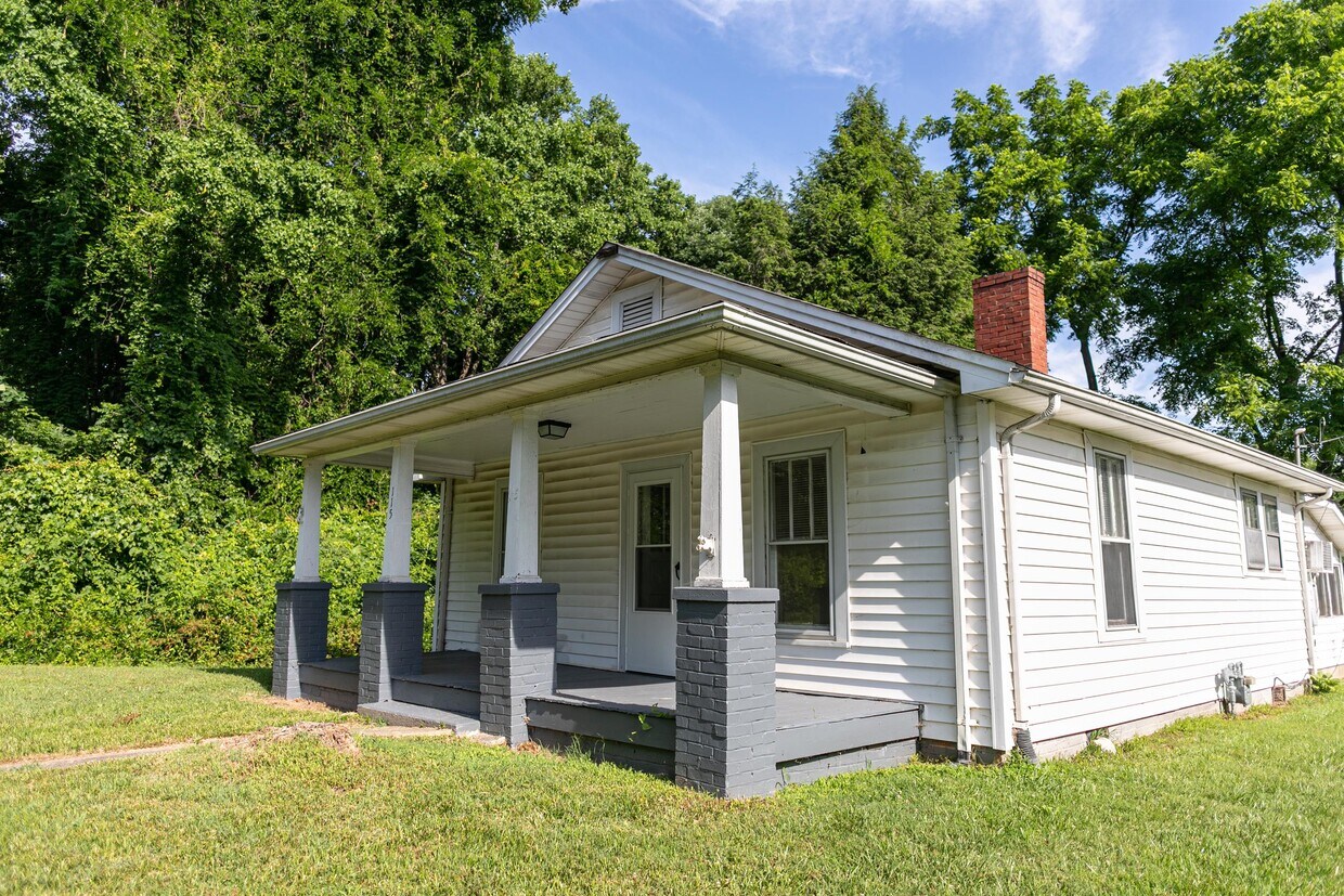 Primary Photo - 115 E Parker Rd