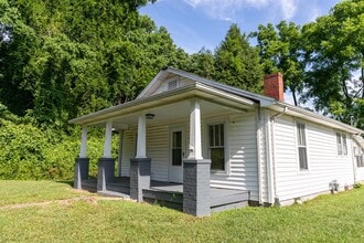 Building Photo - 115 E Parker Rd