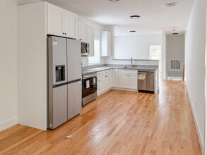 Building Photo - 232 Lynnfield St