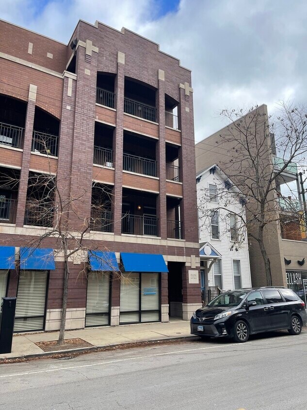 Primary Photo - 2921 N Lincoln Ave