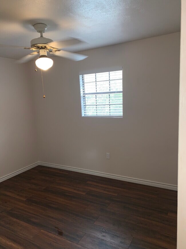 618 reppert street, Bacliff, TX 77518 Townhouse for Rent in Bacliff