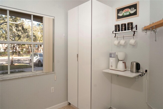 Foto del edificio - 8360 SW 27th St