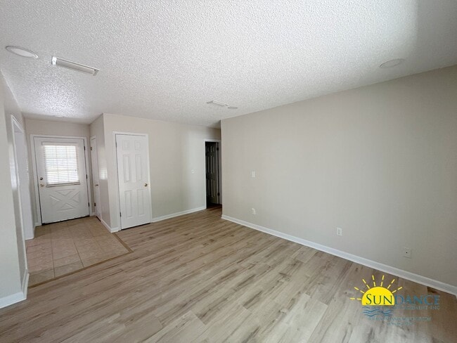 Building Photo - Adorable 3 Bedroom Home in Niceville